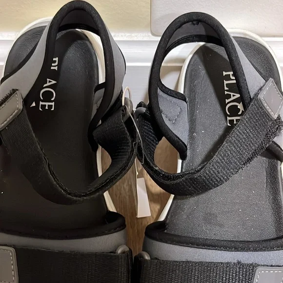 The Children’s Place size 3 black sandals - Picture 5 of 5